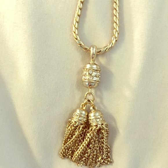 Ann Taylor Jewelry - Gold tassel layering necklace
